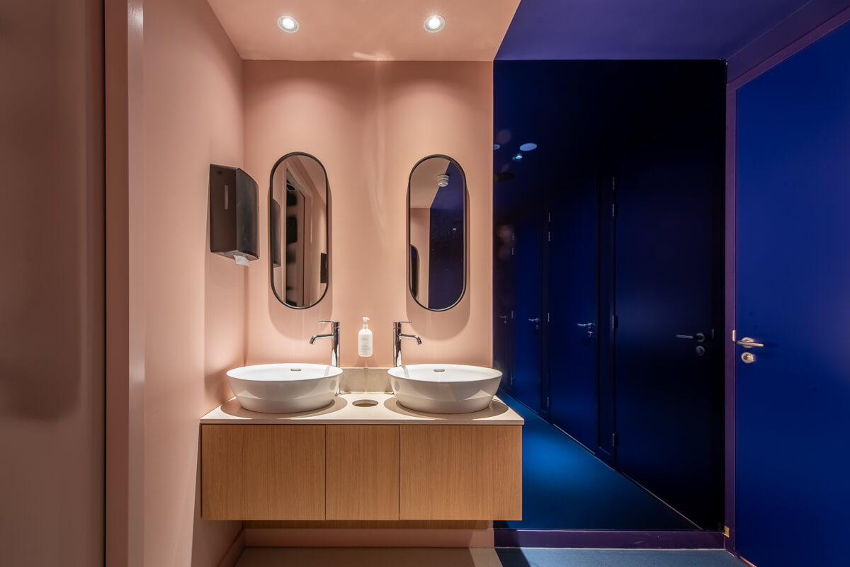 The Rebyl in Nijmegen: Apto Architects transformed a 1922 girls’ school into a 7,500 m² modern hotel with elegant interiors.