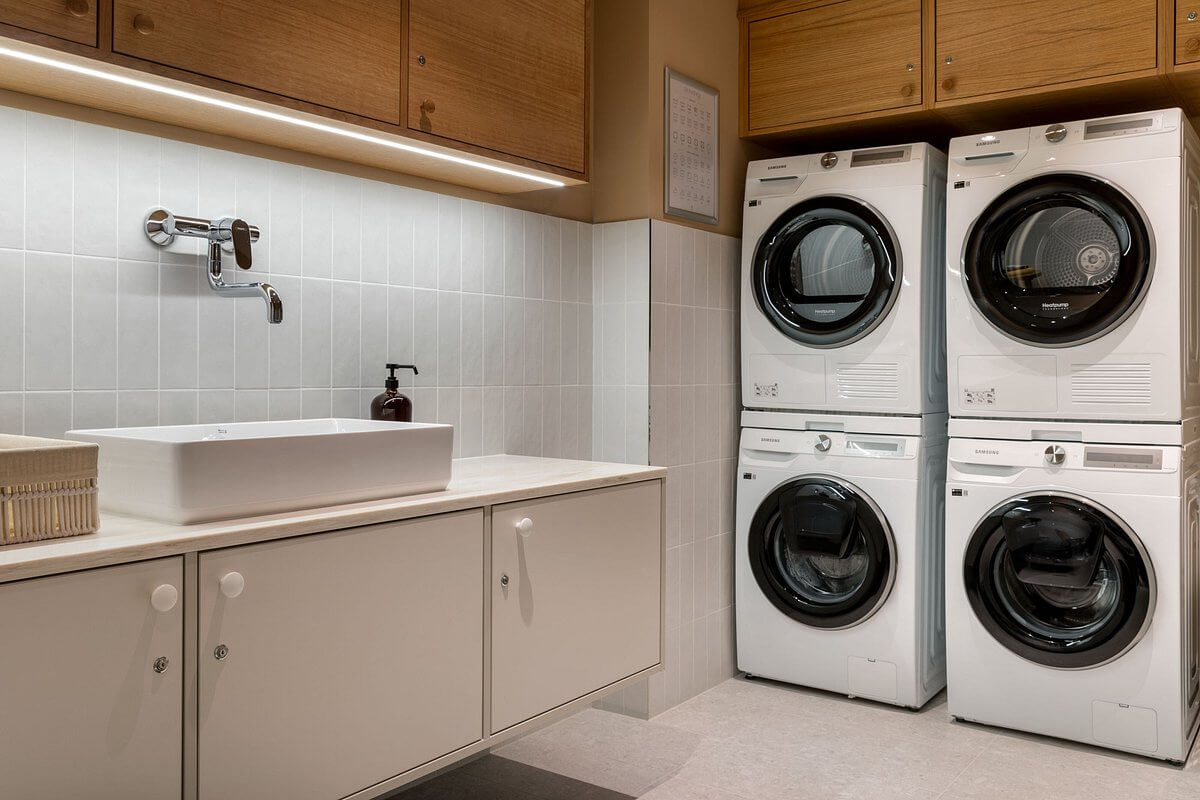 Element by Westin in Wroclaw: Apto Architects' design of a 1,000 m² hotel offering flexible, self-serviced extended stays.