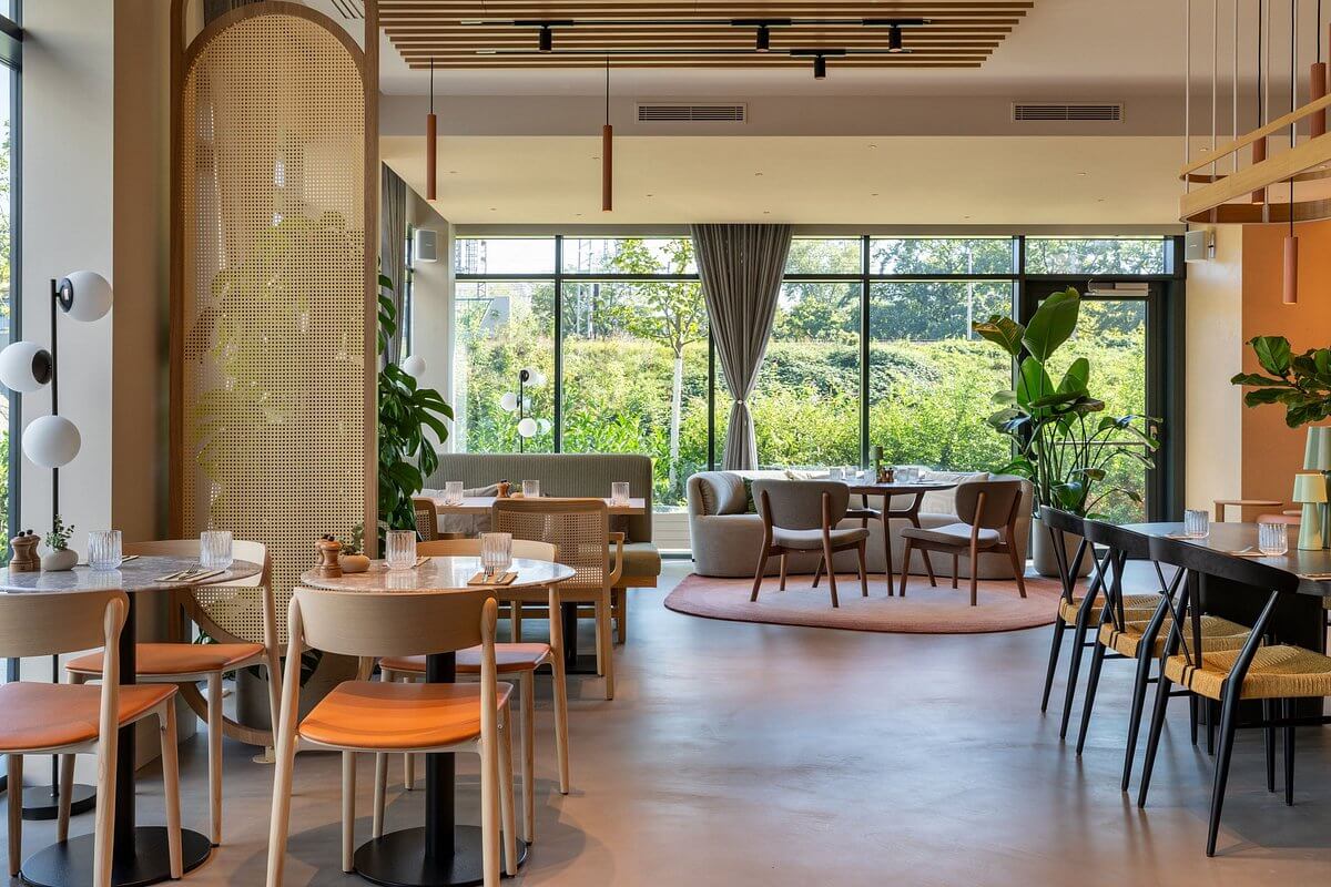 Element by Westin in Wroclaw: Apto Architects' design of a 1,000 m² hotel offering flexible, self-serviced extended stays.