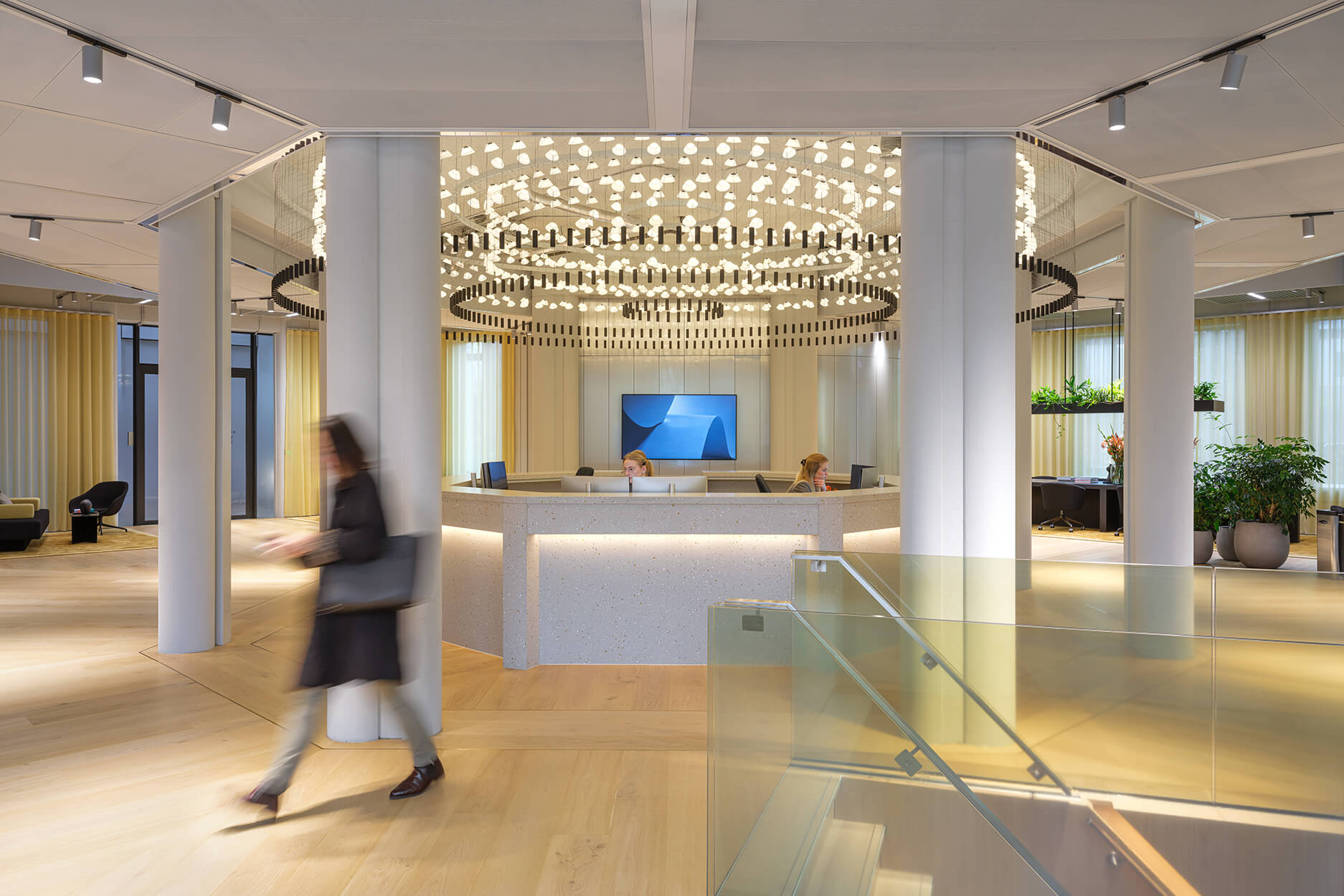 Apto Architects’ workplace concept for the 18,000 m² Tripolis office in Amsterdam, featuring sustainable office design, collaborative workspaces, and efficient circulation.